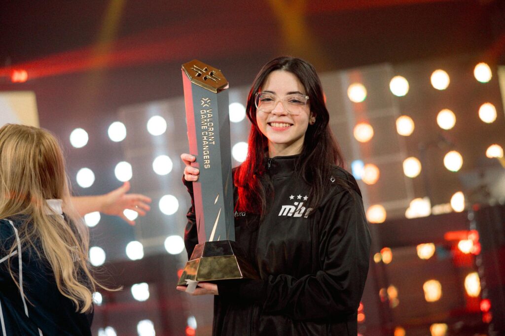 MIBR lissa with the trophy (Photo via Bruno Alvares/Riot Games)