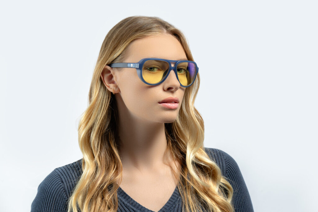 The glasses are available in both an amber and clear tint (Image via GUNNAR Optiks)