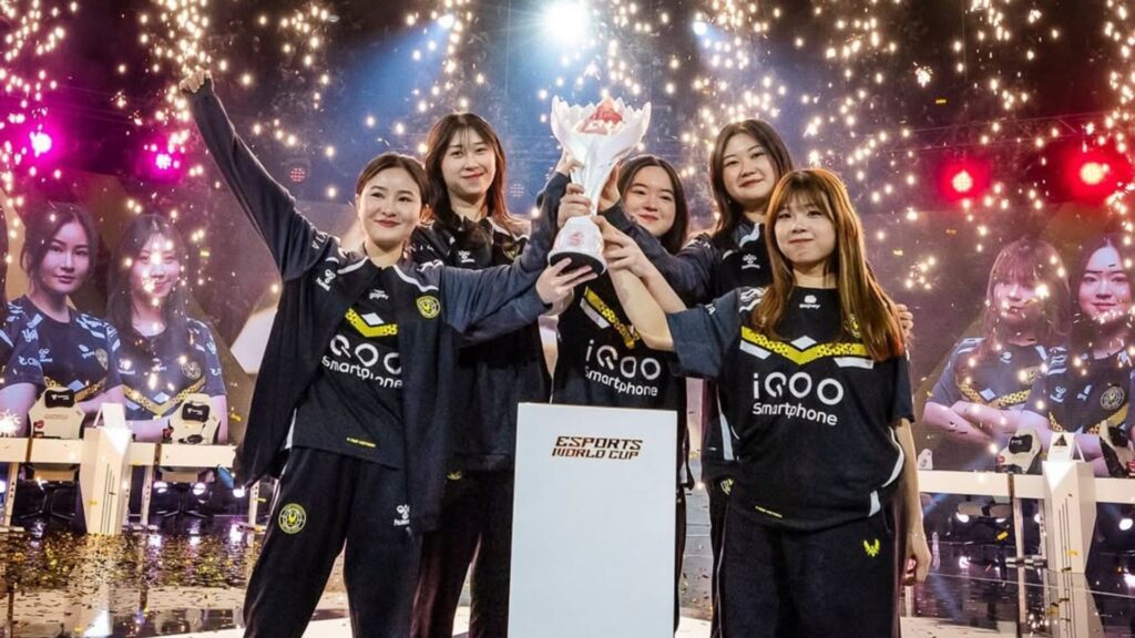 Team Vitality raising their MWI trophy at EWC 2025 (Image via vivian.indrawaty on Instagram)
