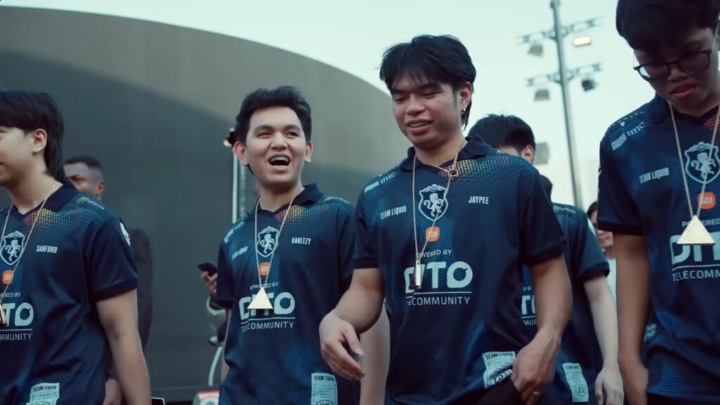 Team Liquid PH squad wearing their EWC medals. (Image via MLBB Esports on YouTube)
