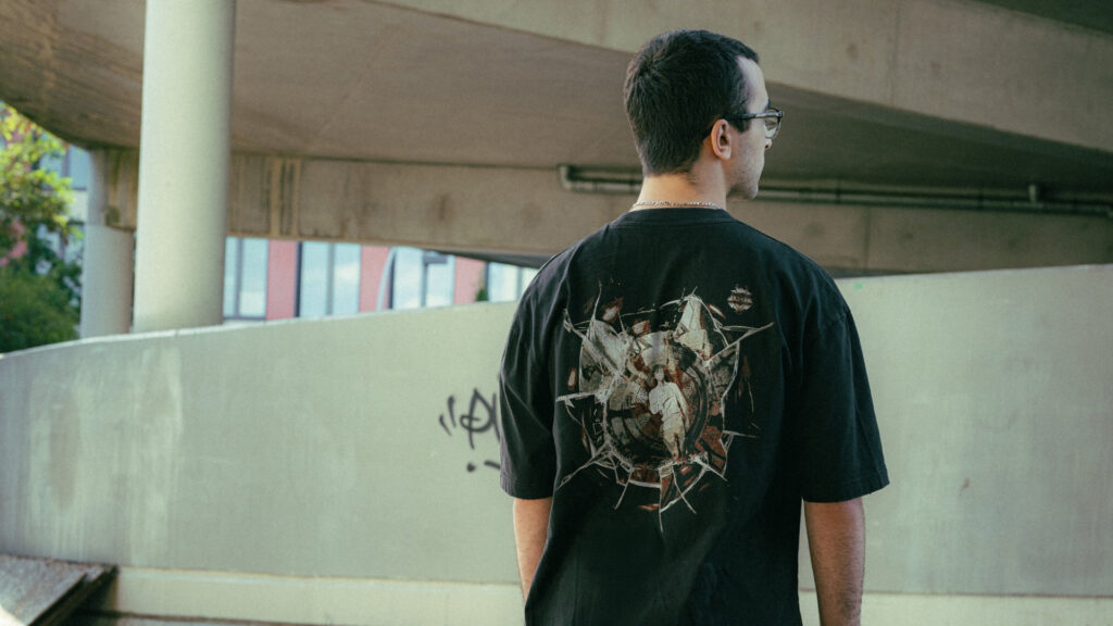 SkewMond wearing the G2 Esports x Solo Leveling collaboration merch (Image by G2)